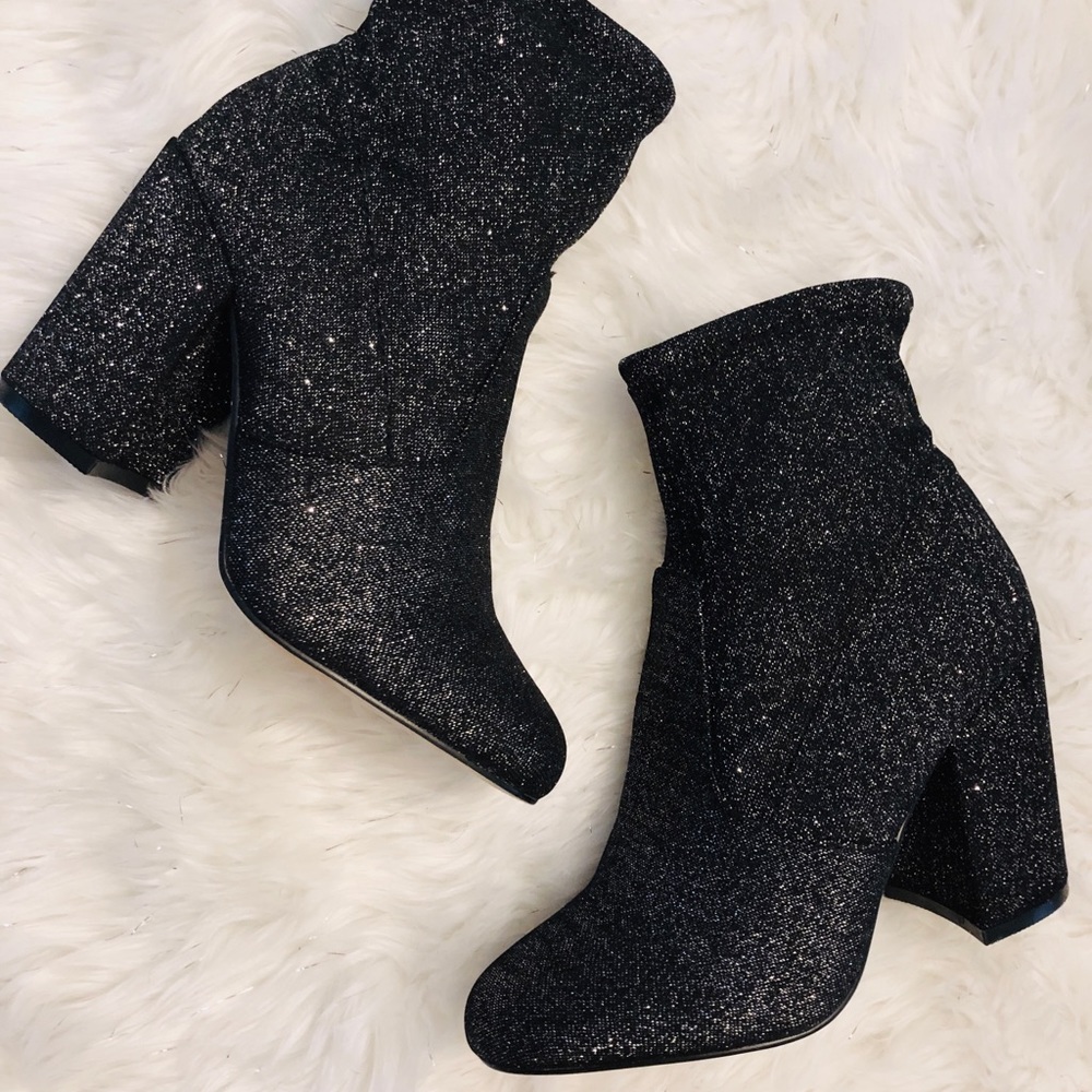 ❤️ SOLD ❤️ Express Glittery black ankle booties